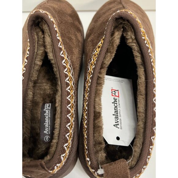 NWT Avalanche Cozy Slippers in dark brown. Size 9. - Picture 4 of 8